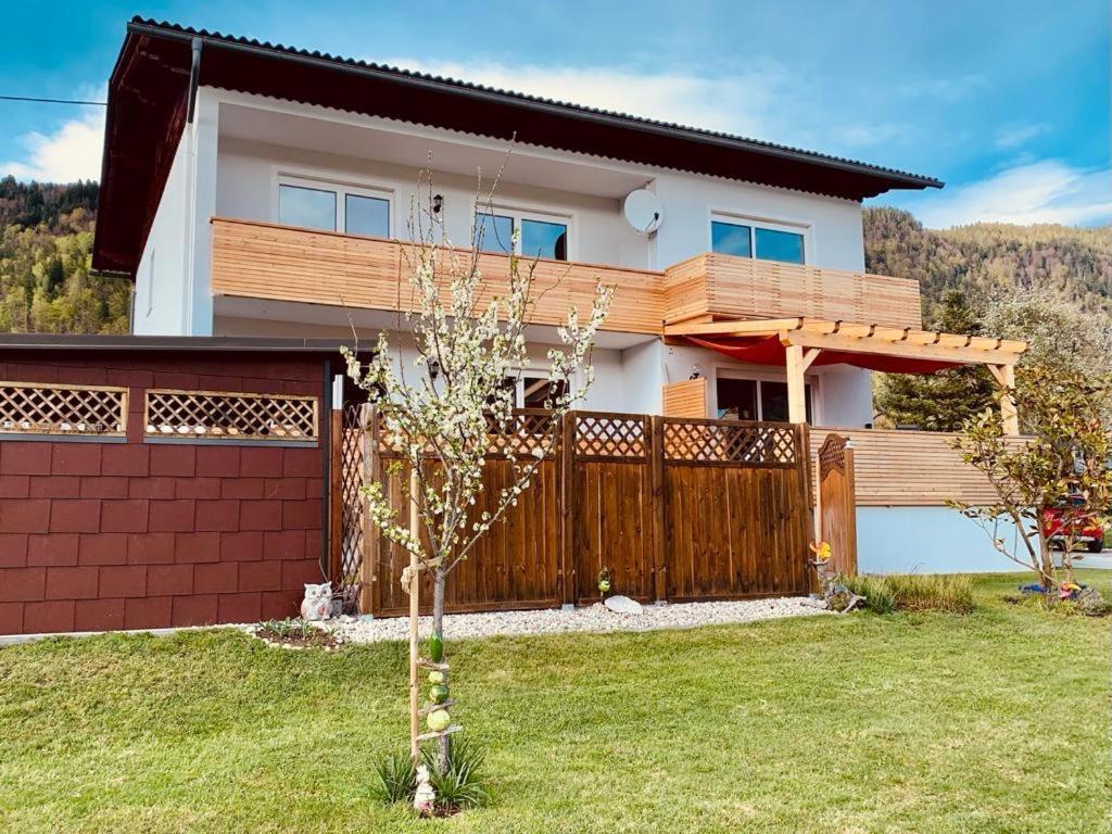 Ferienwohnung Resi Mit Traumhaftem Seepanorama Щайндорф ам Осиахер Зее Екстериор снимка